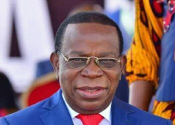 Et si Bahati Lukwebo n’était pas le Maradona de la politique Congolaise? Au fait, le poste qu’il a toujours occupé c’est celui du milieu! Macron, Merkel et même Makelele seraient d’accord avec nous! On vous explique!