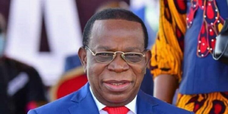 Et si Bahati Lukwebo n’était pas le Maradona de la politique Congolaise? Au fait, le poste qu’il a toujours occupé c’est celui du milieu! Macron, Merkel et même Makelele seraient d’accord avec nous! On vous explique!