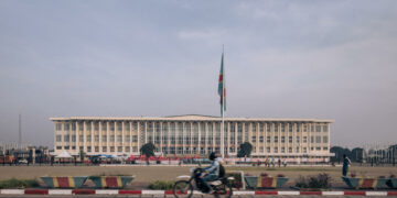 5 Leçons de Maturité Politique Que la RDC Vient de Donner au Monde (Oui, Même à Ceux Qui Croient Qu’Ici Tout Finit en Coup d’État)
